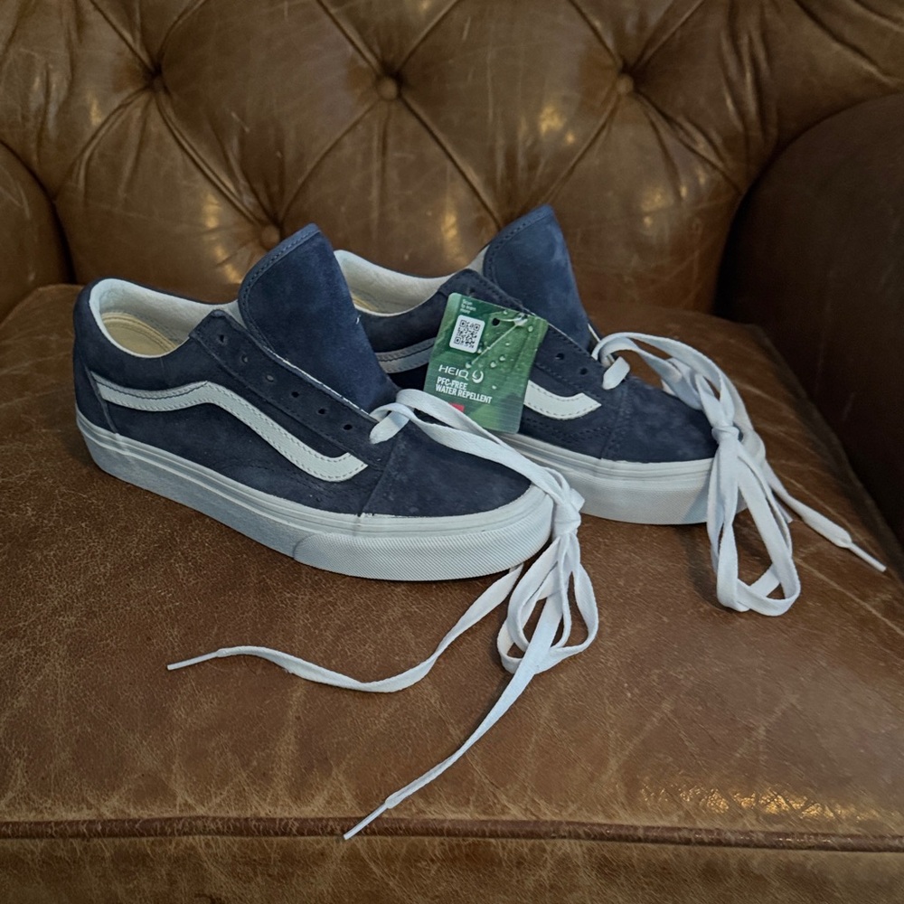 Vans Old Skool Suede Sneakers in Navy and White